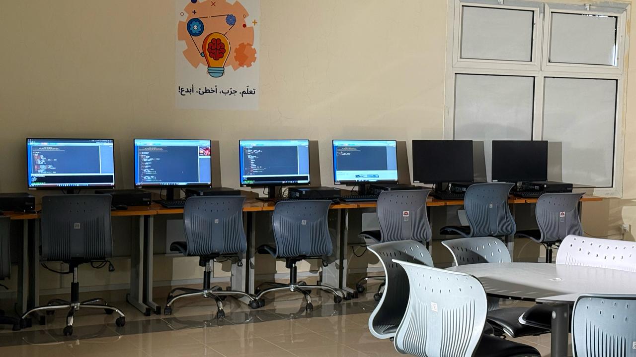 معامل الحاسب الالي.jpeg
